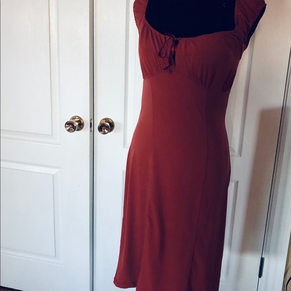 🍑 Ruched Peasant Midi Dress - Picture 2 of 3